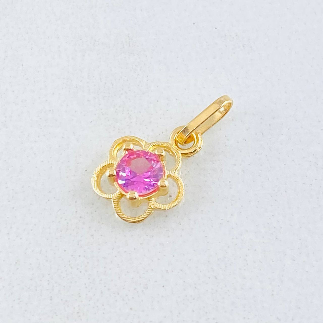 Dije Flor Silueta 0.4gr / 1.3cm / Oro Amarillo 18K ©