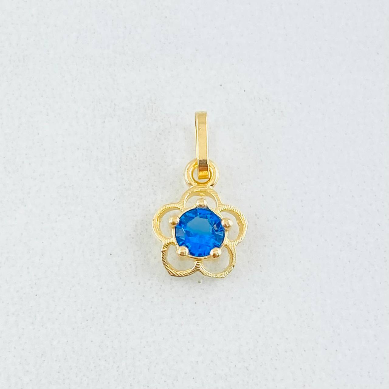 Dije Flor 0.4gr / 1.4cm / Oro Amarillo 18K