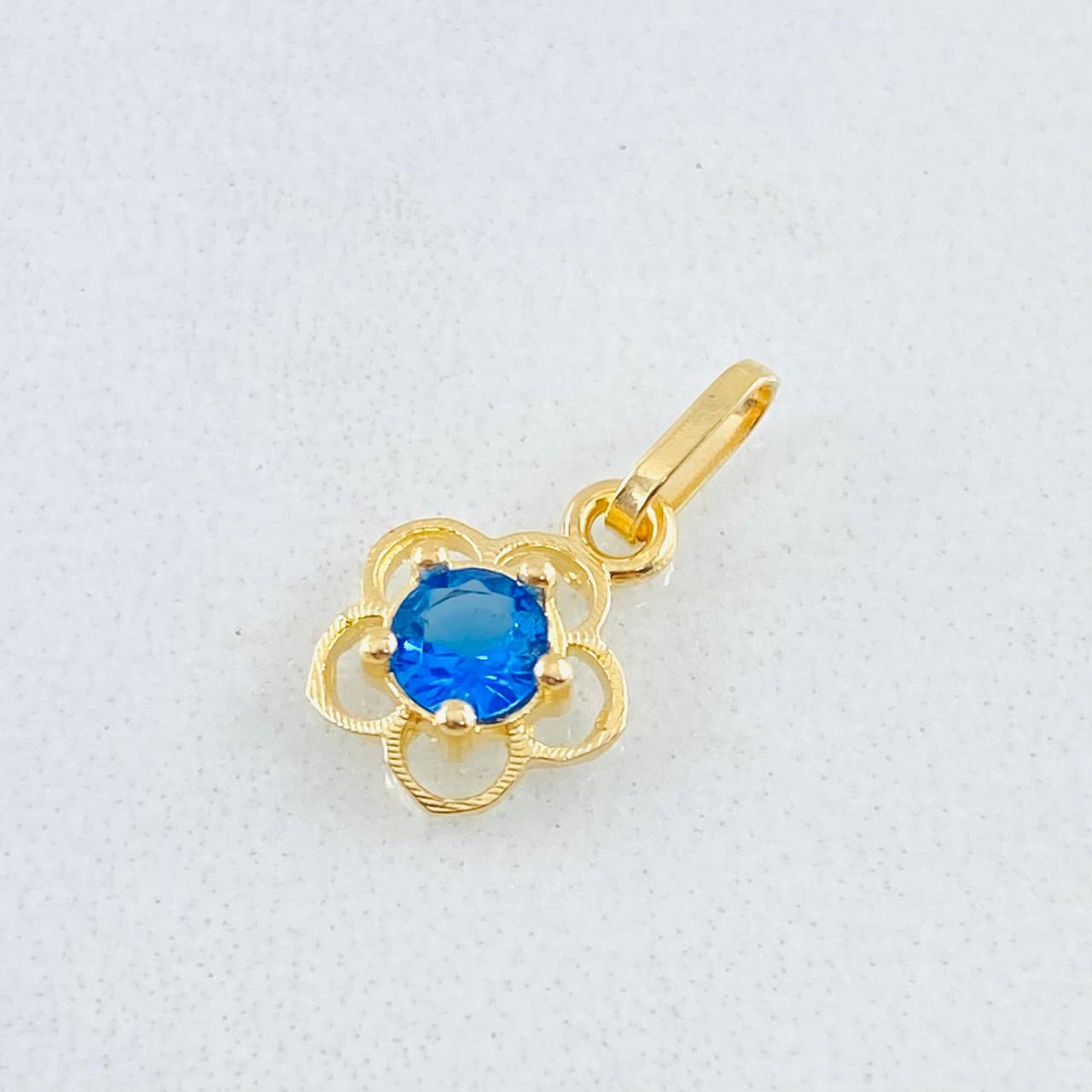 Dije Flor 0.4gr / 1.4cm / Oro Amarillo 18K