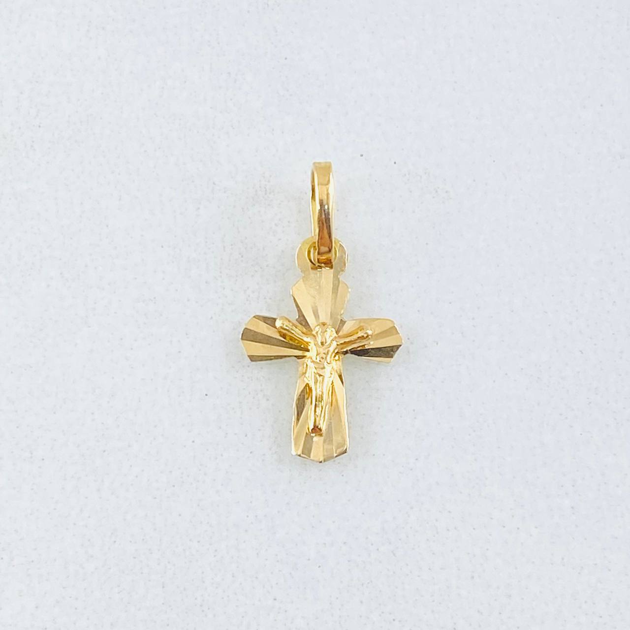 Dije Cruz Cristo 0.4gr / 1.6cm / Oro Amarillo 18K ©