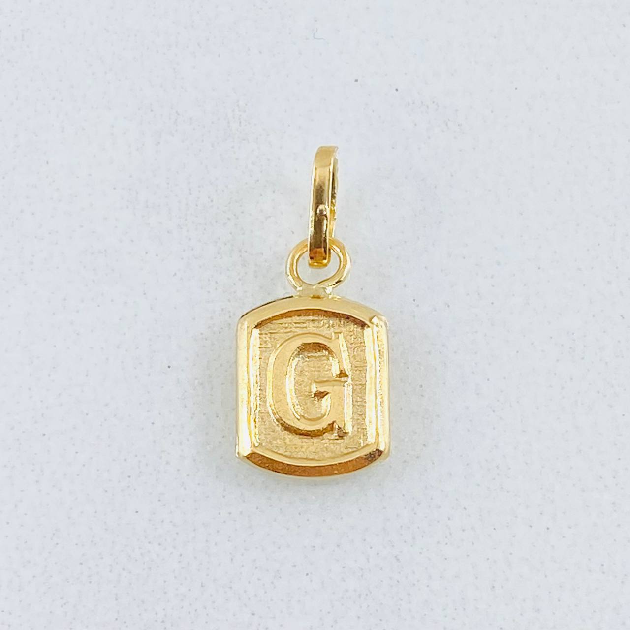 Dije Letra G 0.35gr / 1.5cm / Oro Amarillo 18K ©