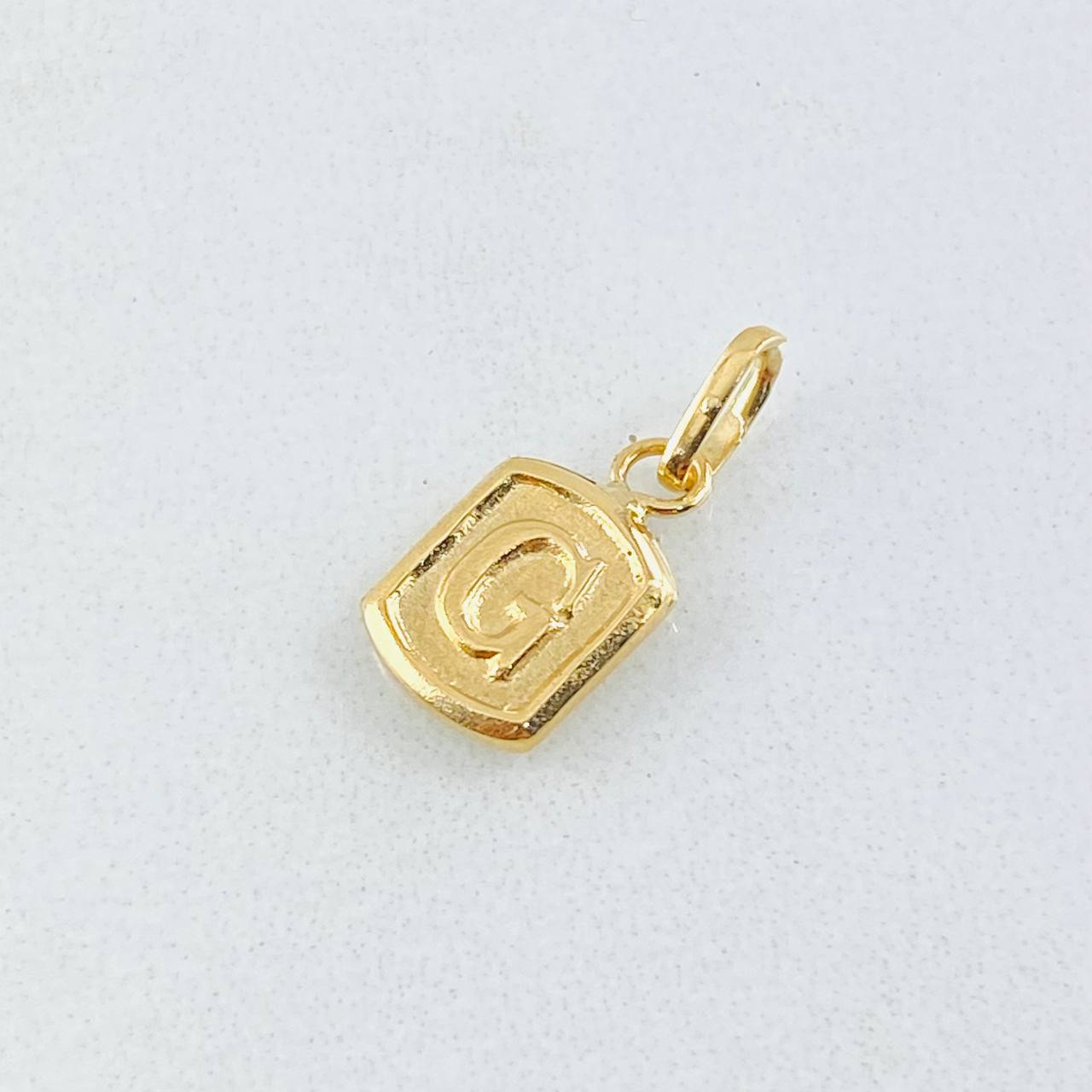 Dije Letra G 0.35gr / 1.5cm / Oro Amarillo 18K ©