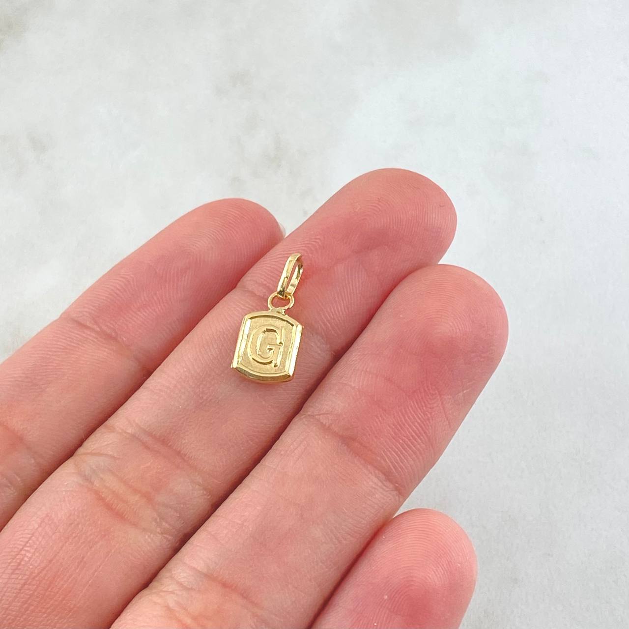 Dije Letra G 0.35gr / 1.5cm / Oro Amarillo 18K ©