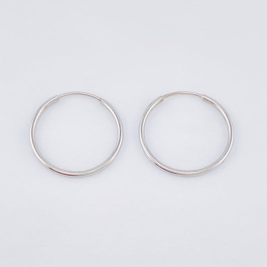 Candongas Aro Liso 0.7gr / 1.6cm / Oro Blanco 18K