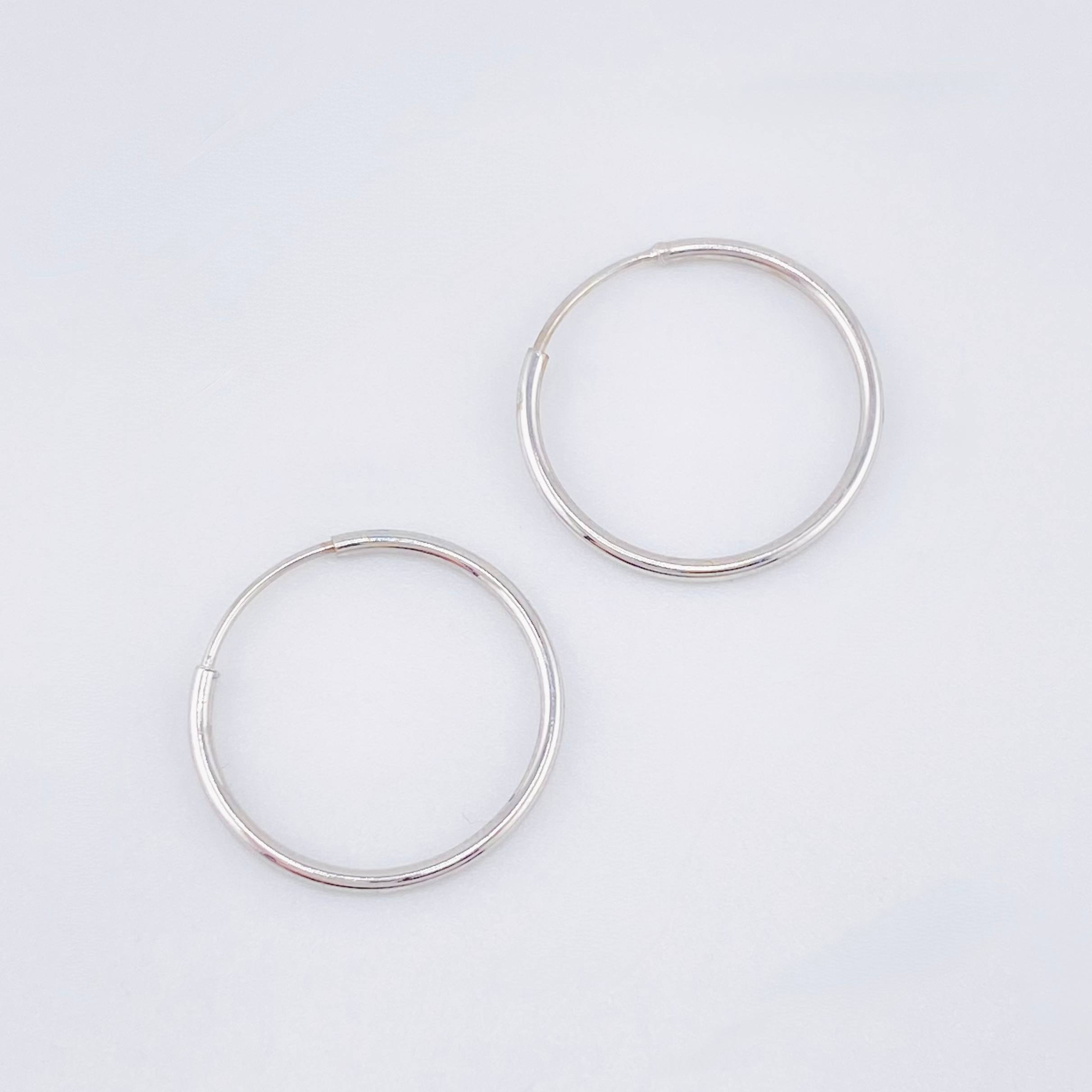 Candongas Aro Liso 0.7gr / 1.6cm / Oro Blanco 18K *