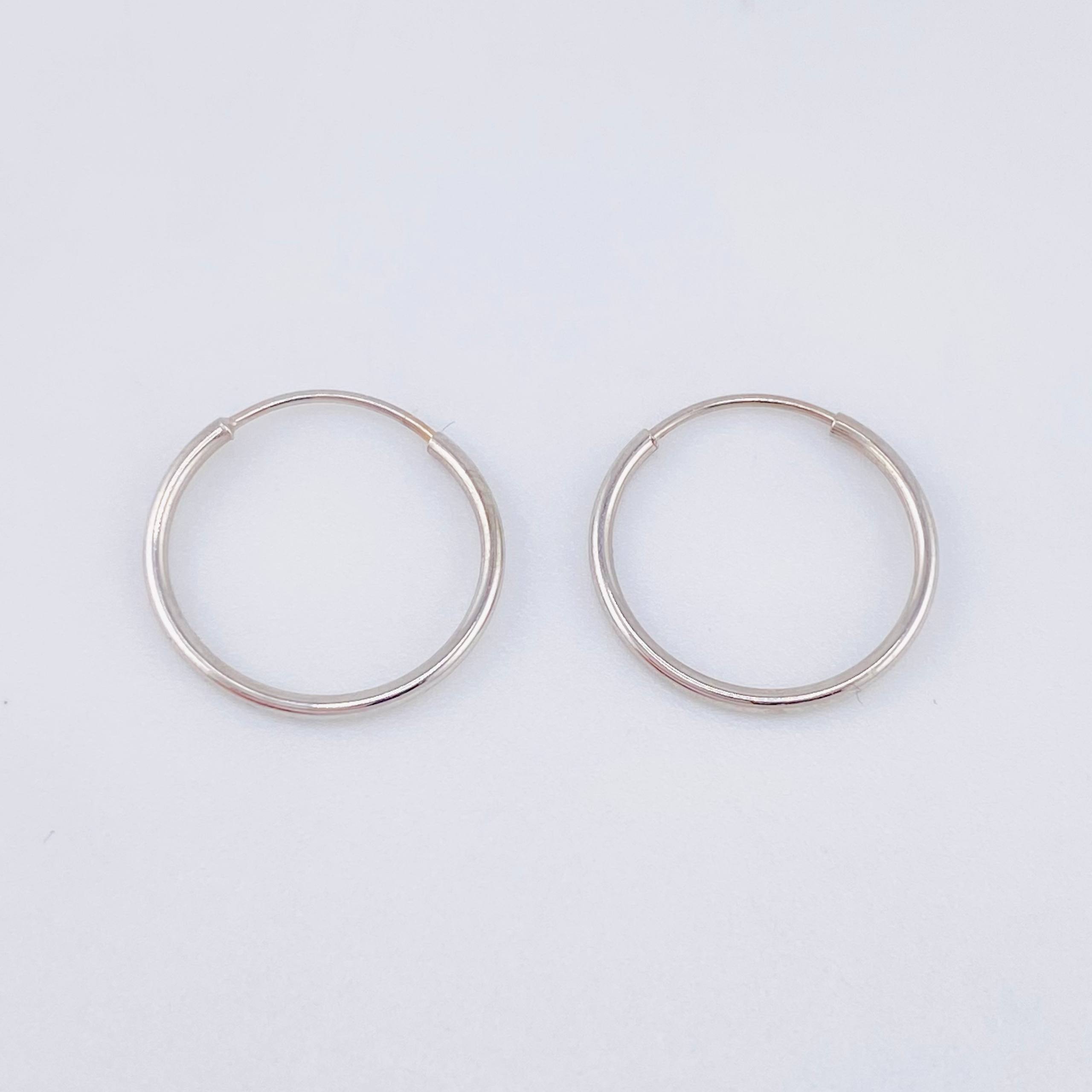 Candongas Aro Liso 0.6gr / 1.4cm / Oro Blanco 18K *