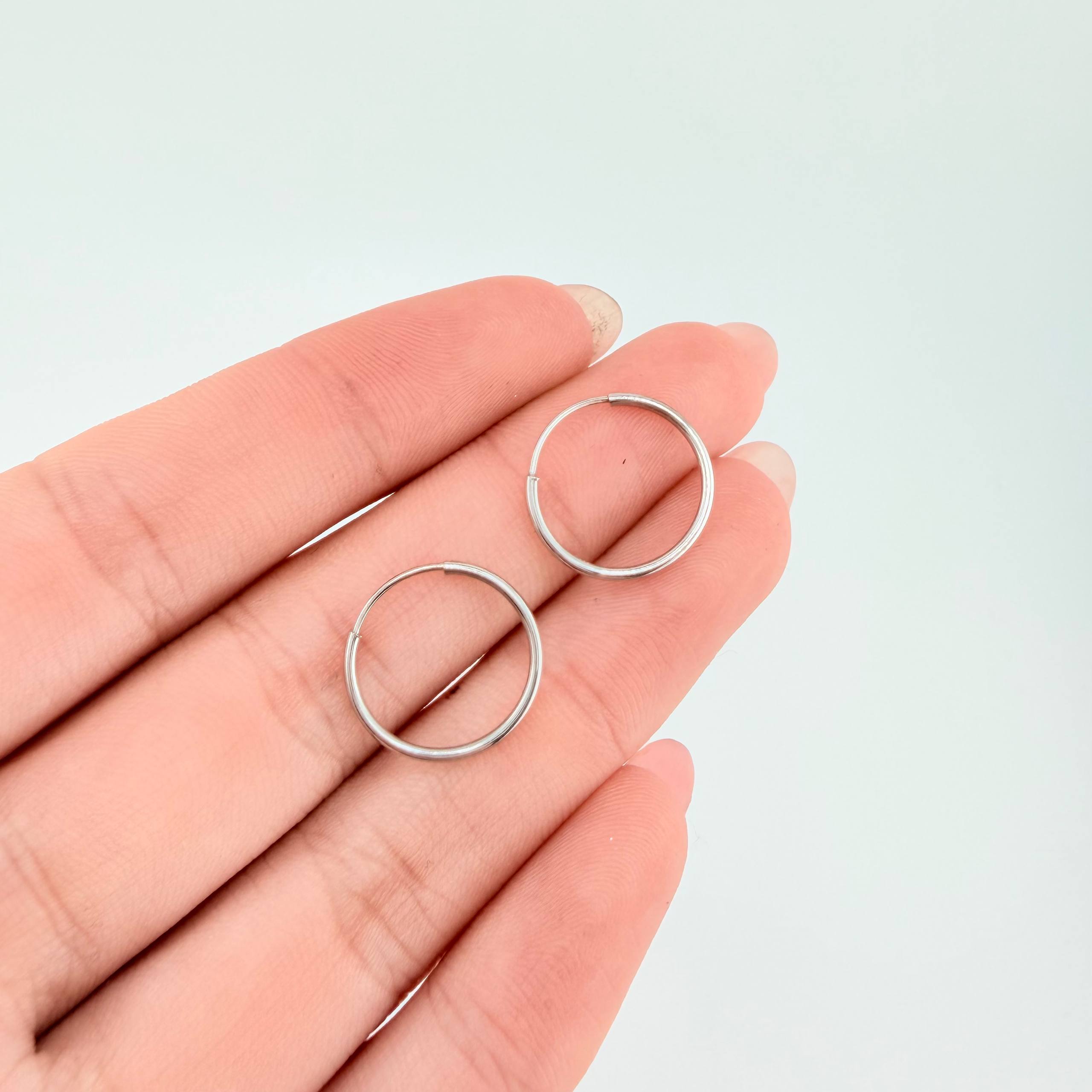 Candongas Aro Liso 0.6gr / 1.4cm / Oro Blanco 18K *