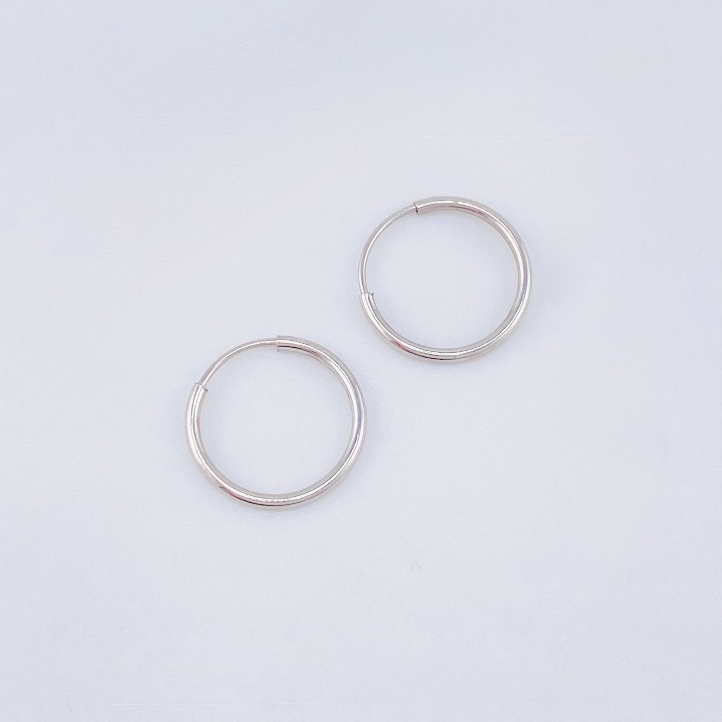 Candongas Aro Liso 0.5gr / 1.3cm / Oro Blanco 18K *