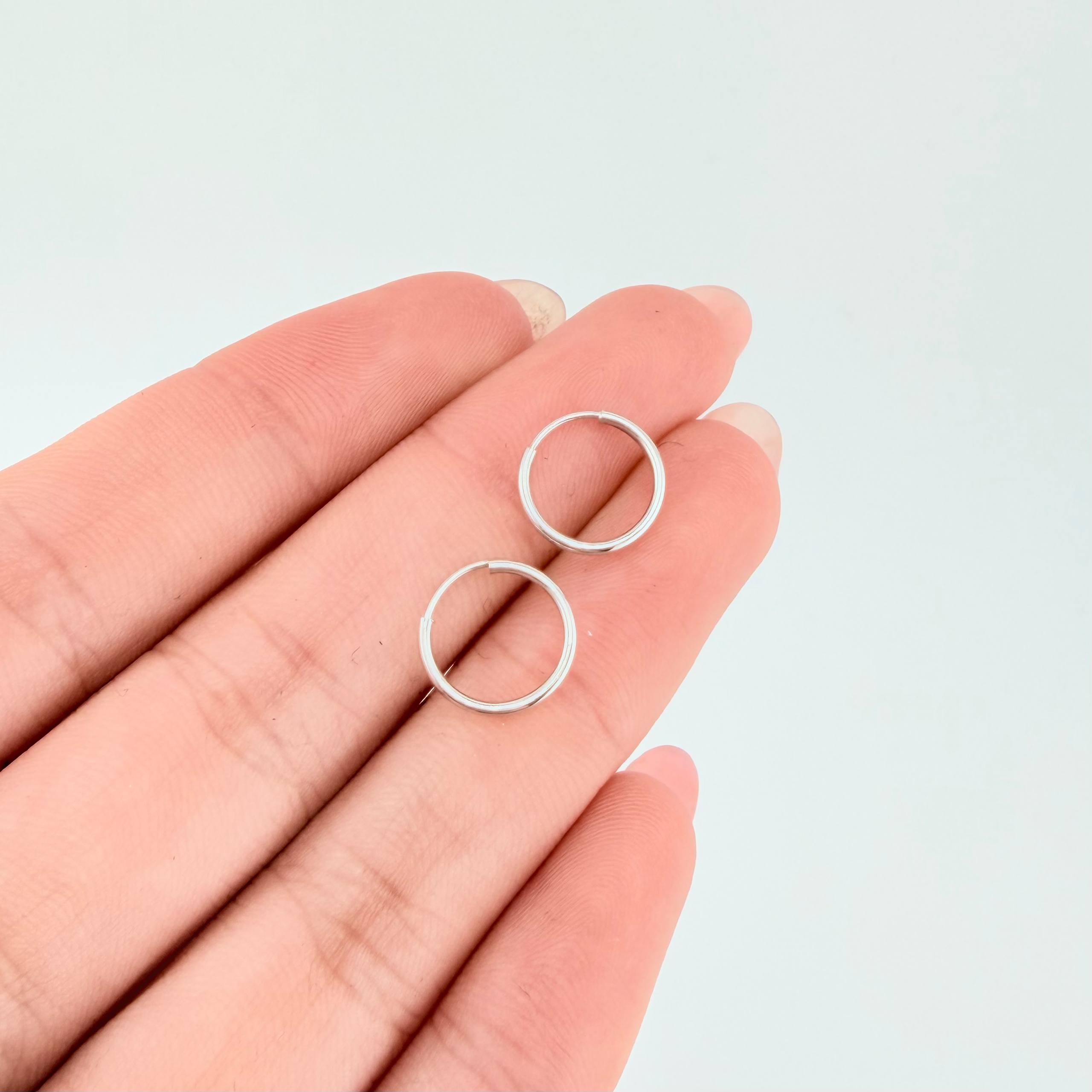 Candongas Aro Liso 0.4gr / 1.1cm / Oro Blanco 18K *