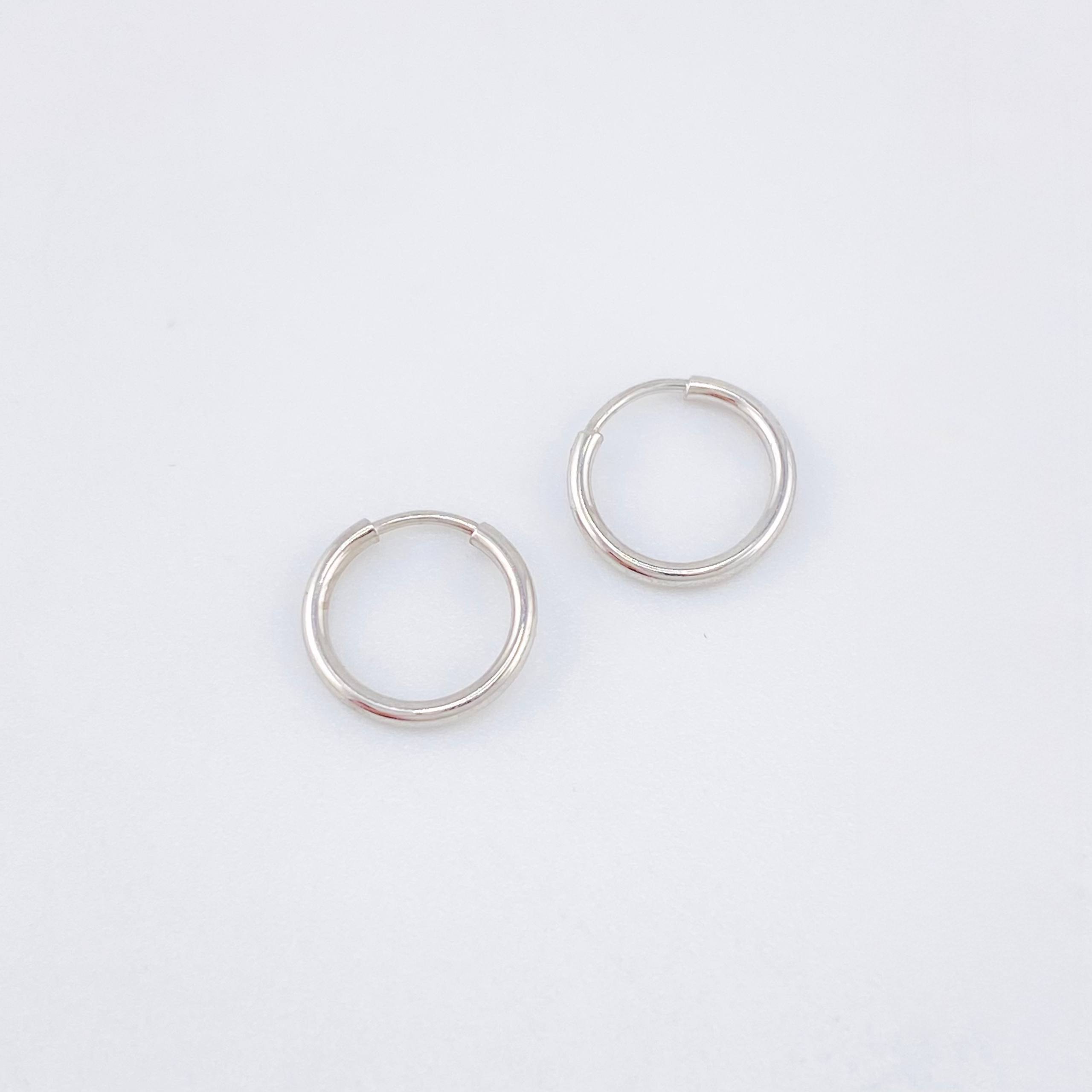 Candongas Mini Aro Liso 0.35gr / 9mm Oro Blanco 18K ©