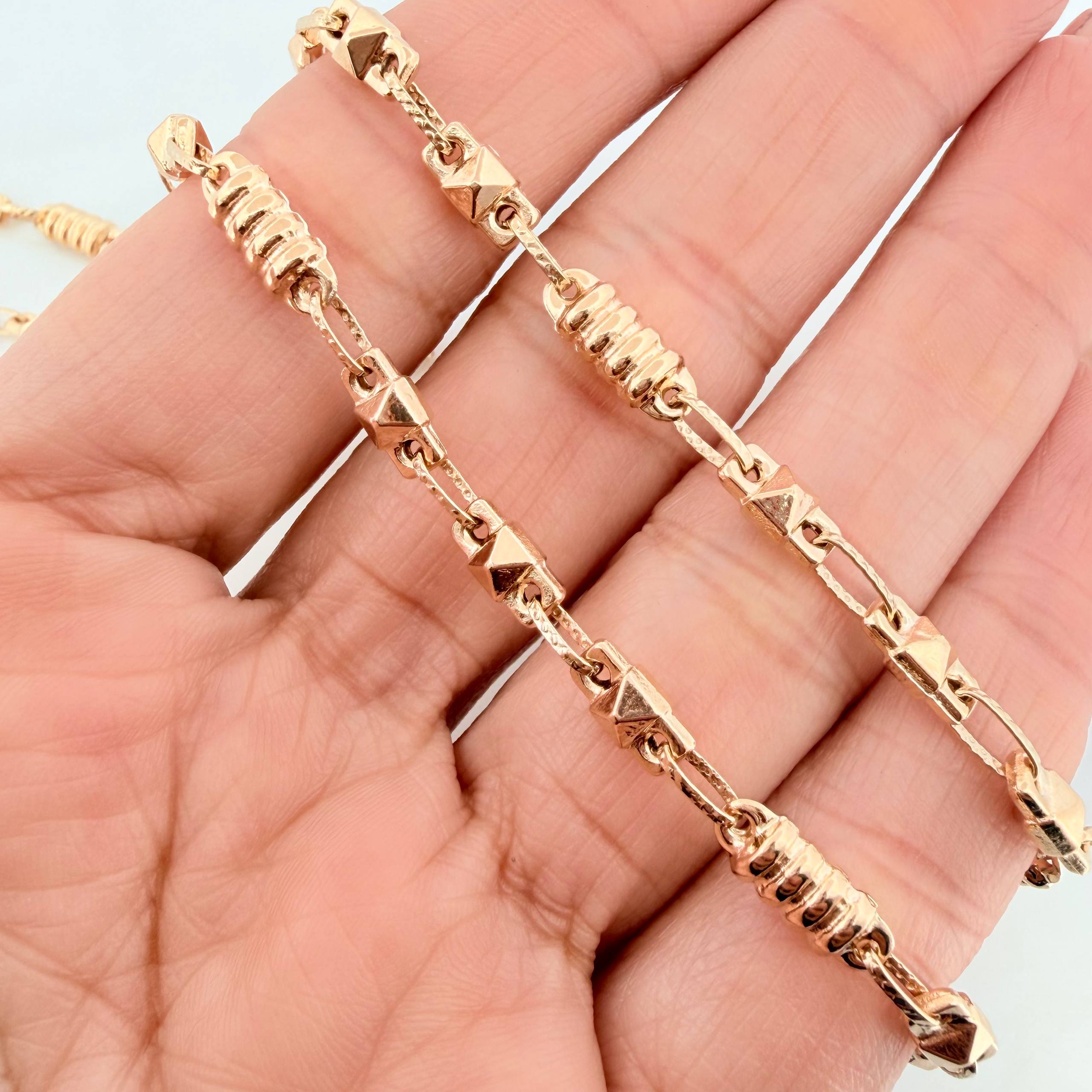 Cadena Rustica rombo tornillo 13.6g / 61.5cm / 4.7mm Oro Amarillo 18K