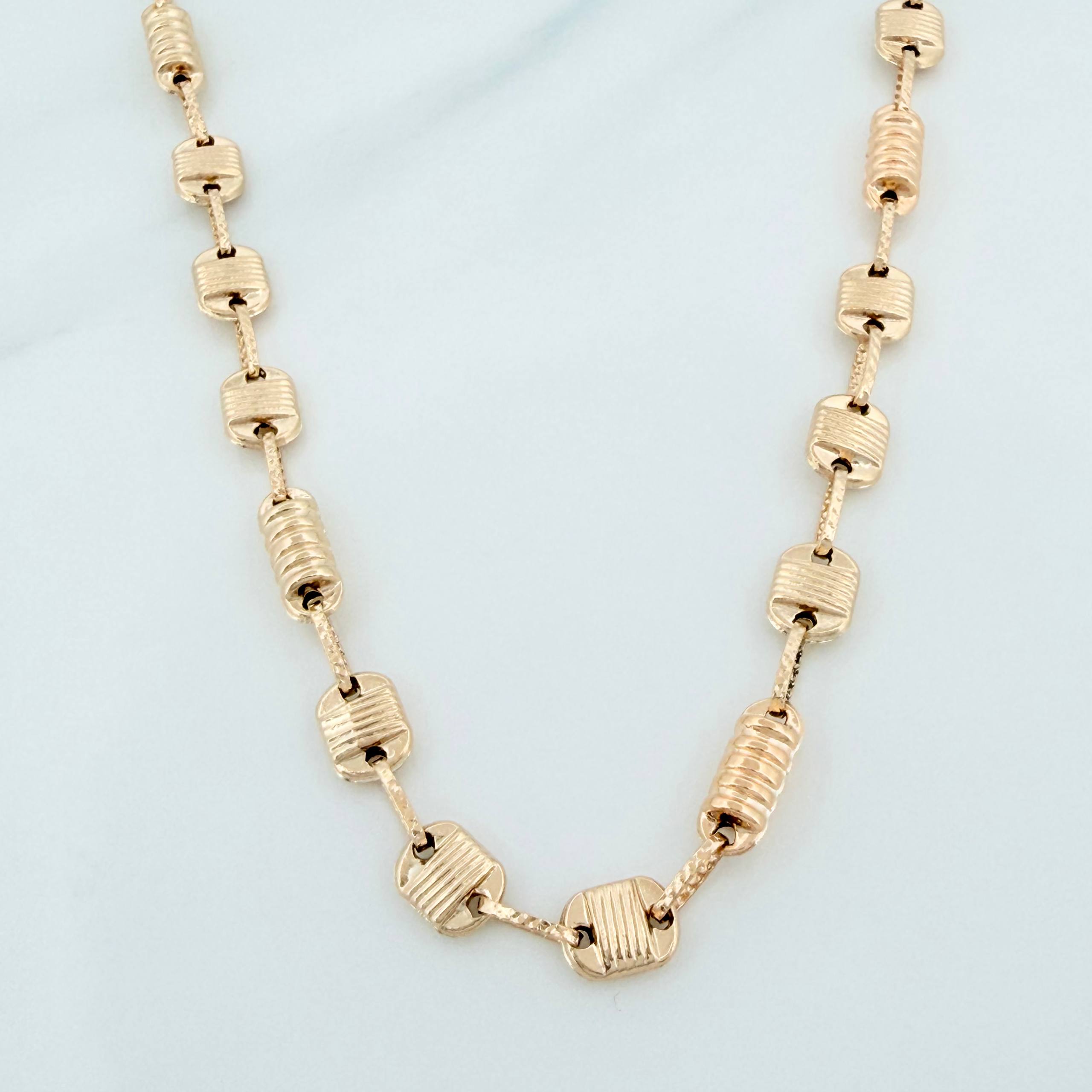 Cadena Rustica barril 12.4g / 61.5cm / 5.3mm Oro Amarillo 18K