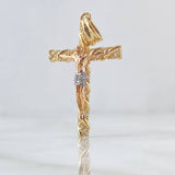 Dije Crúz Cristo Espiral Amplia 4.1gr / 4cm / Circones Blancos Tres Oros 18K