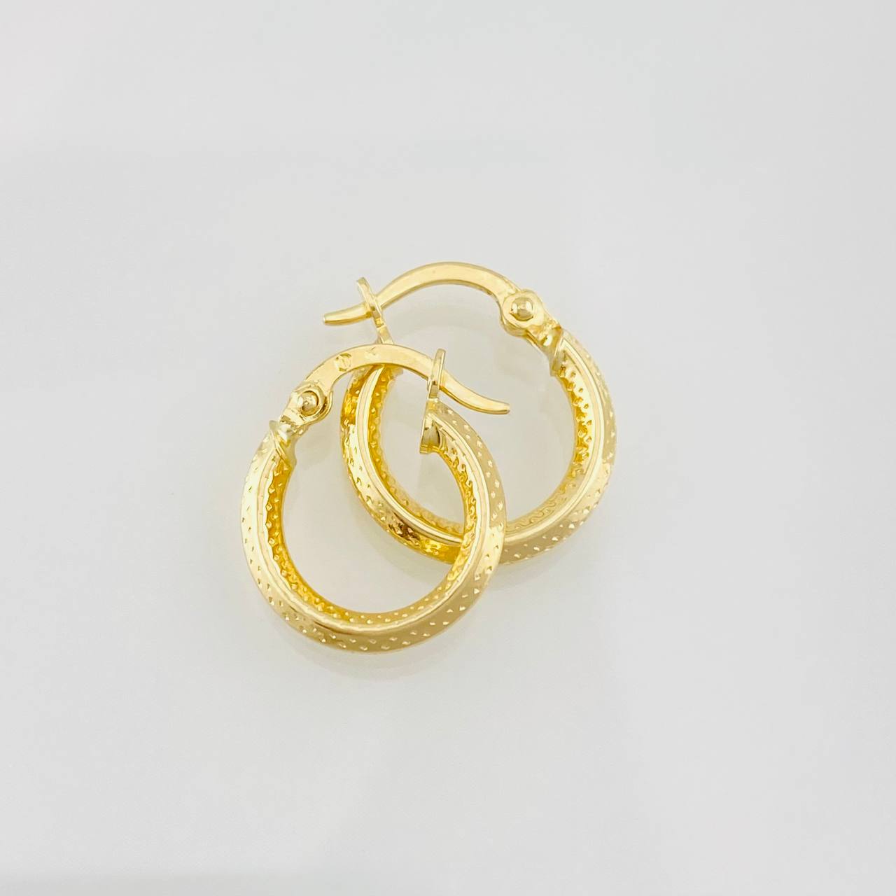 Candongas Clau Punteada 1.05g / 1.5cm Oro Amarillo 18K