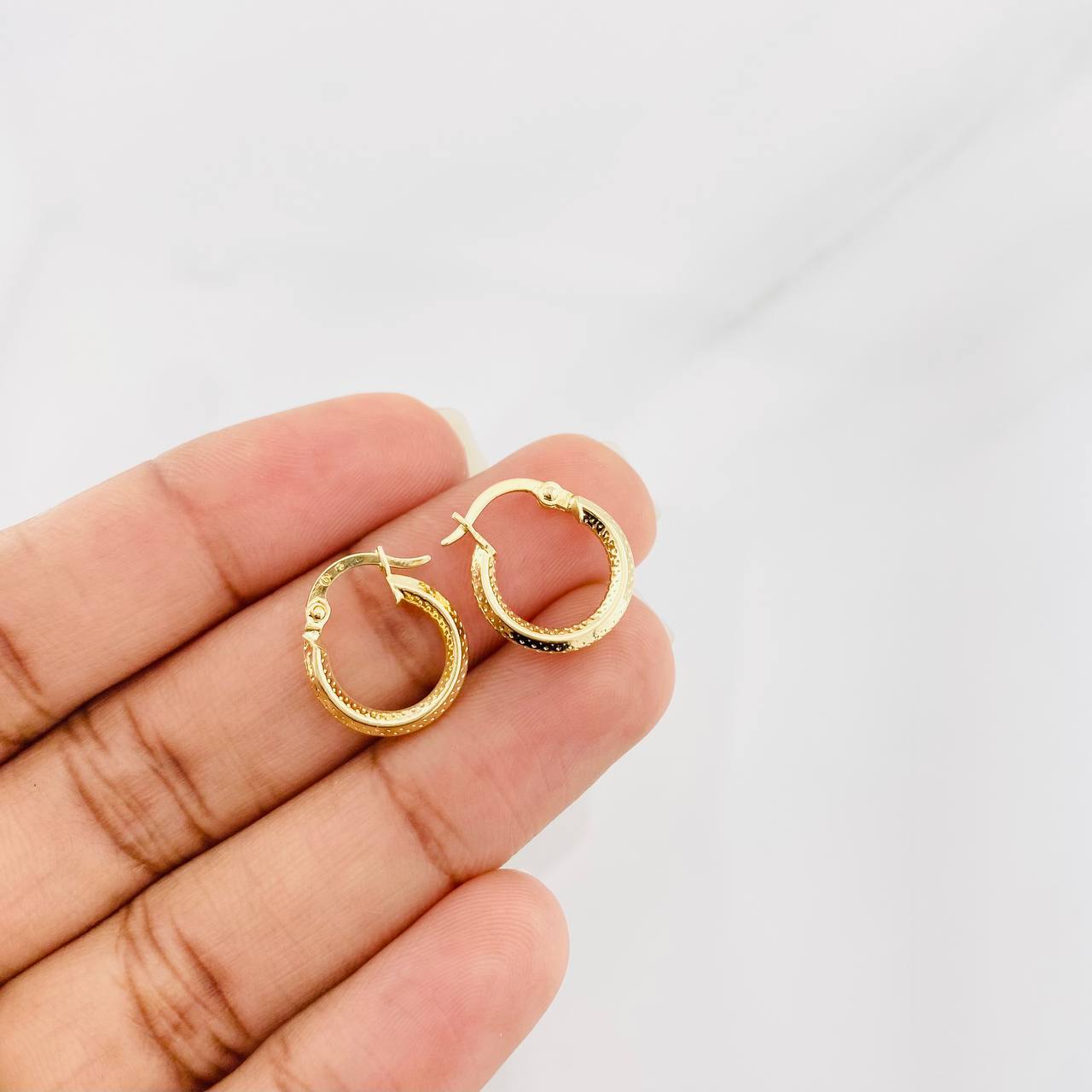 Candongas Clau Punteada 1.05g / 1.5cm Oro Amarillo 18K