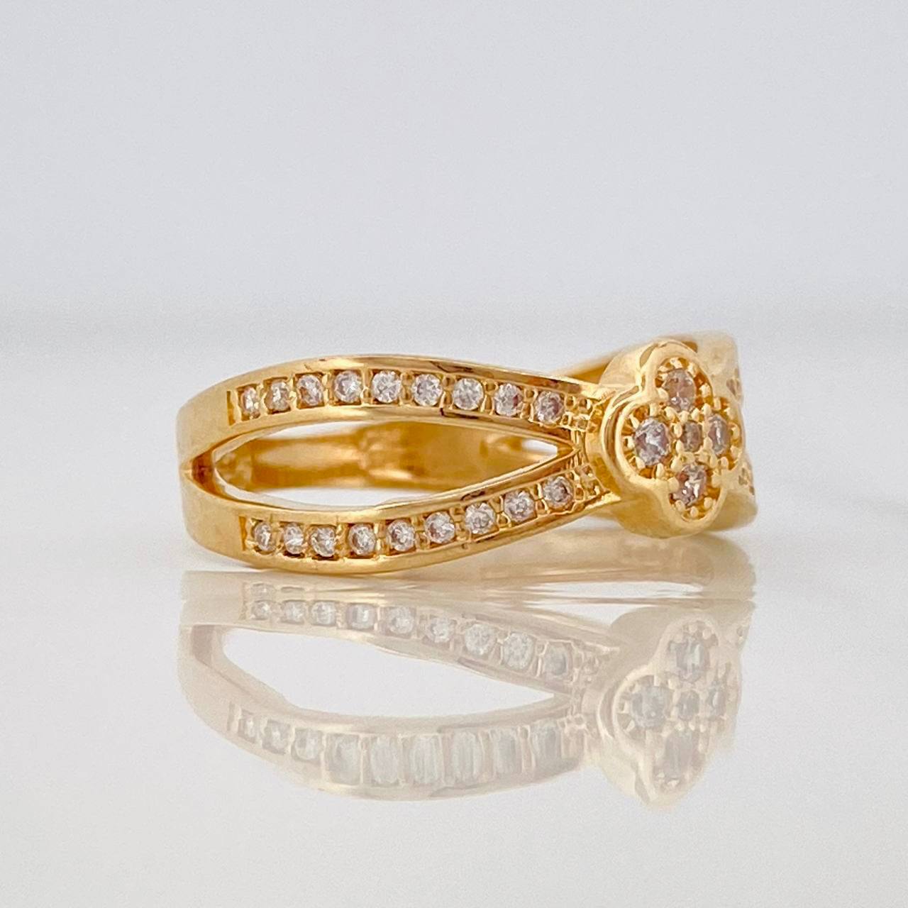 Anillo Trebol Cruzado 3.25g / T5 1/2 Oro Amarillo 18K