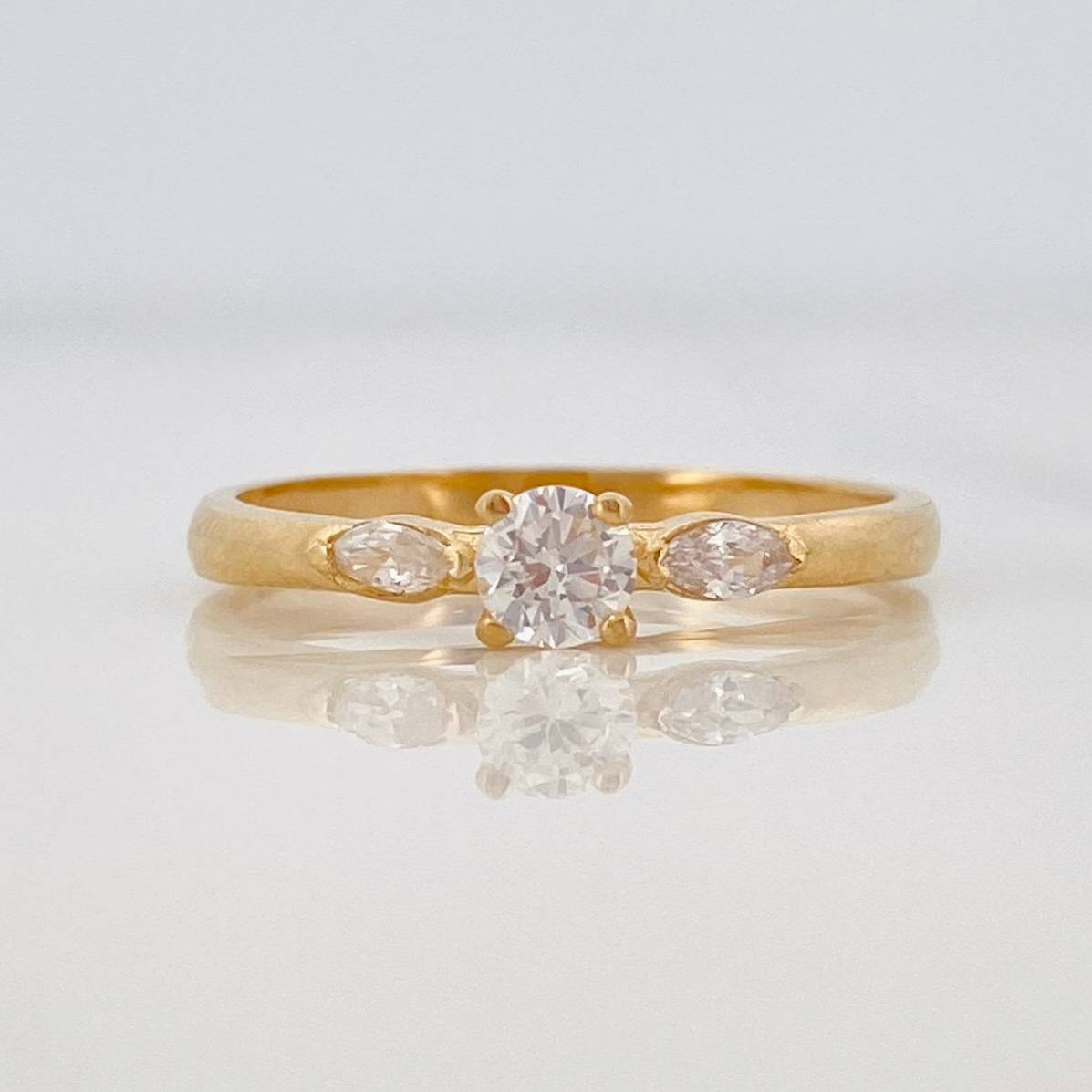 Anillo Solitario 1.8g / T7 3/4 Oro Amarillo 18K