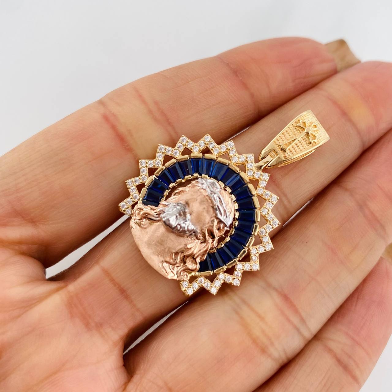 Dije Rostro de Cristo 7.55g / 3.5cm Tres Oros 18K