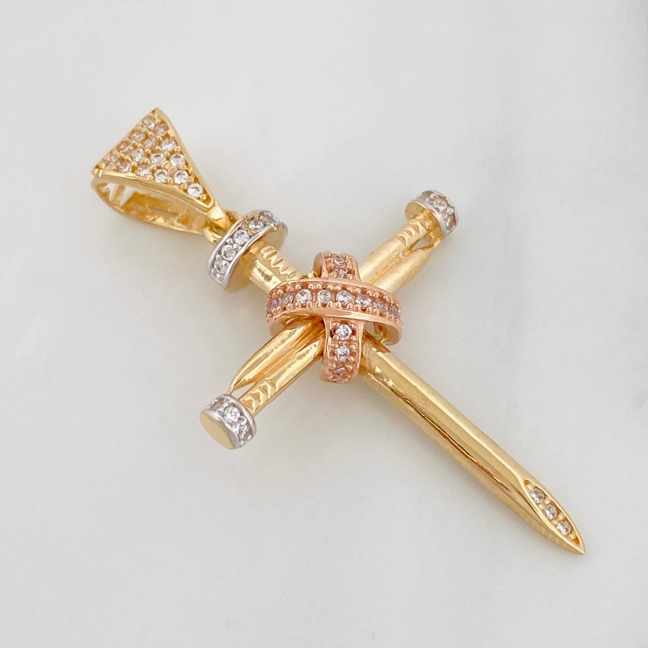 Dije Cruz Clavo 3.5g / 4cm Tres Oros 18K