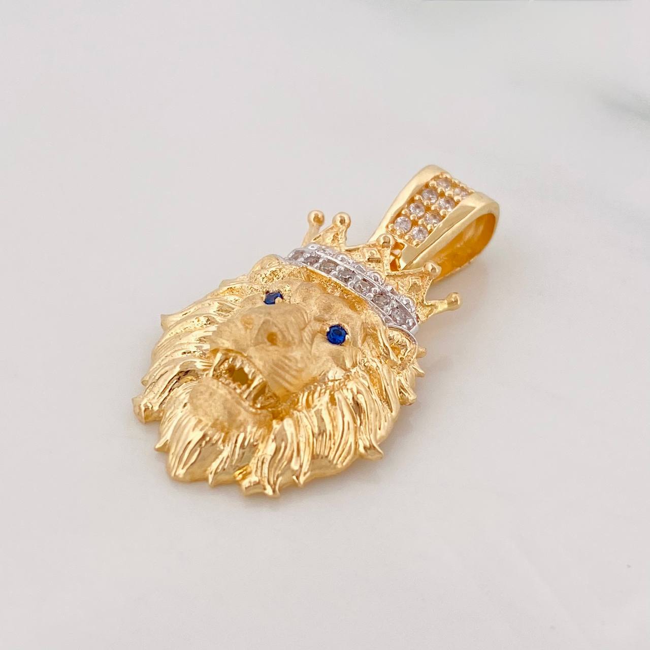 Dije León Corona 3.6g / 2.6cm Dos Oros Amarillo Blanco 18K