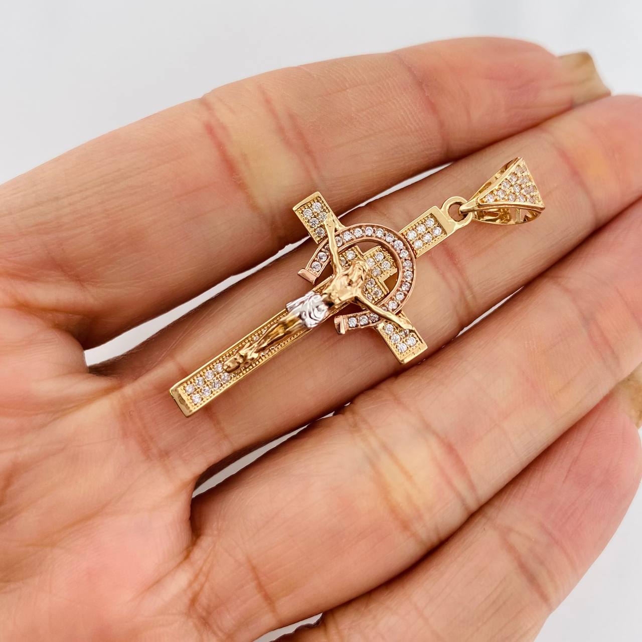 Dije Cruz Cristo 4.4g / 4.4cm Tres Oros 18K