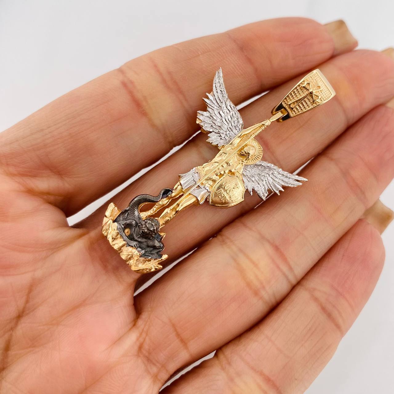 Dije San Miguel Arcangel 6.4g / 5.1cm Tres Oros 18K