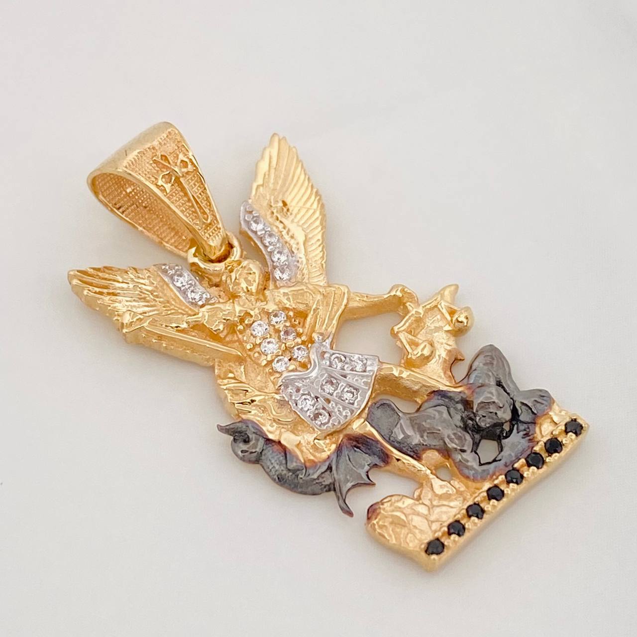 Dije San Miguel Arcángel 4.45g / 3.1cm Tres Oros 18K