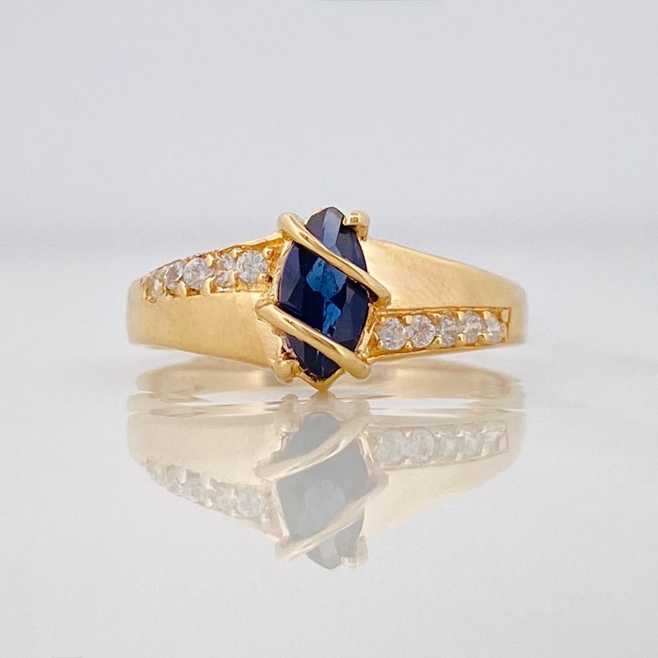 Anillo Solitario 2.9g / T7 1/2 Oro Amarillo 18K