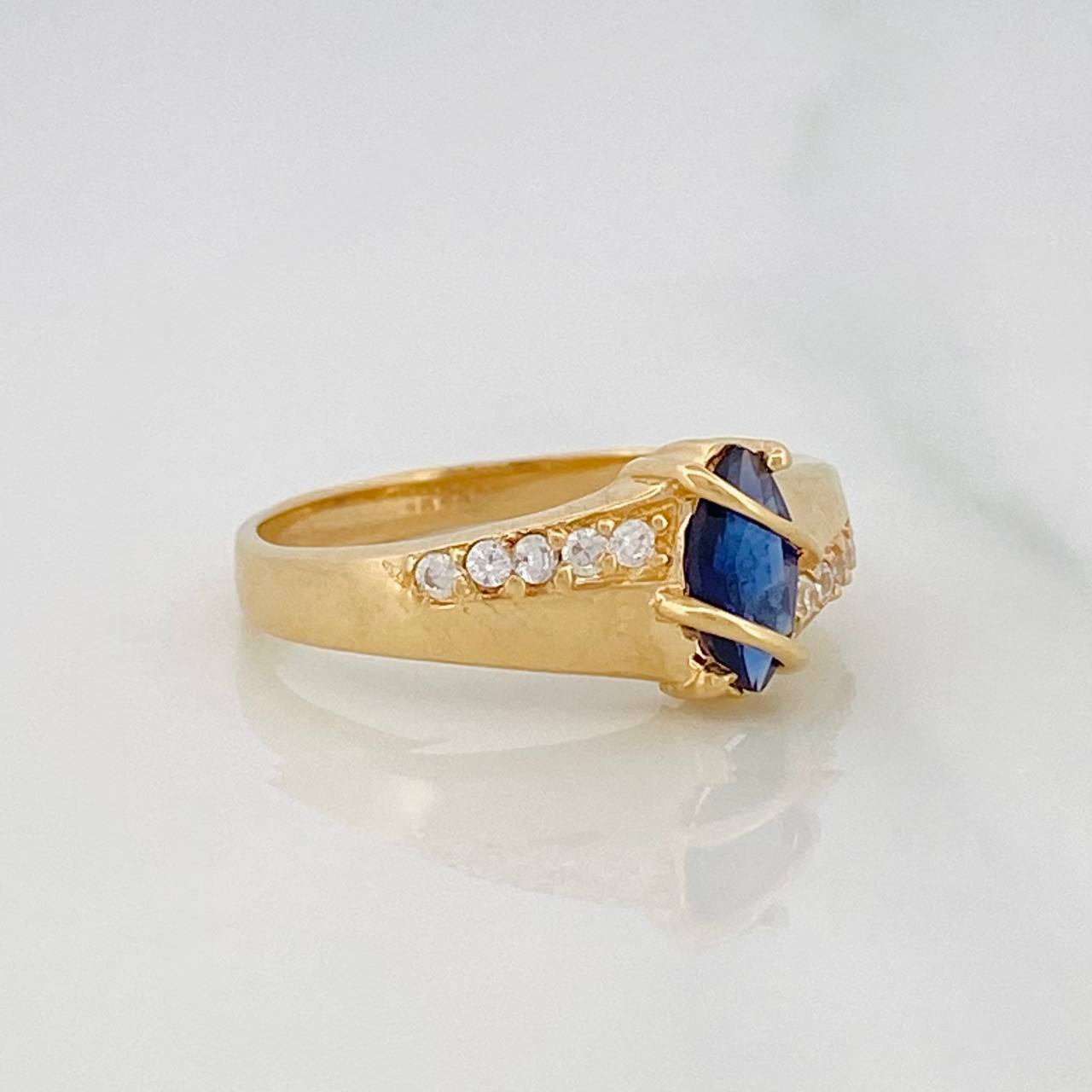 Anillo Solitario 2.9g / T7 1/2 Oro Amarillo 18K