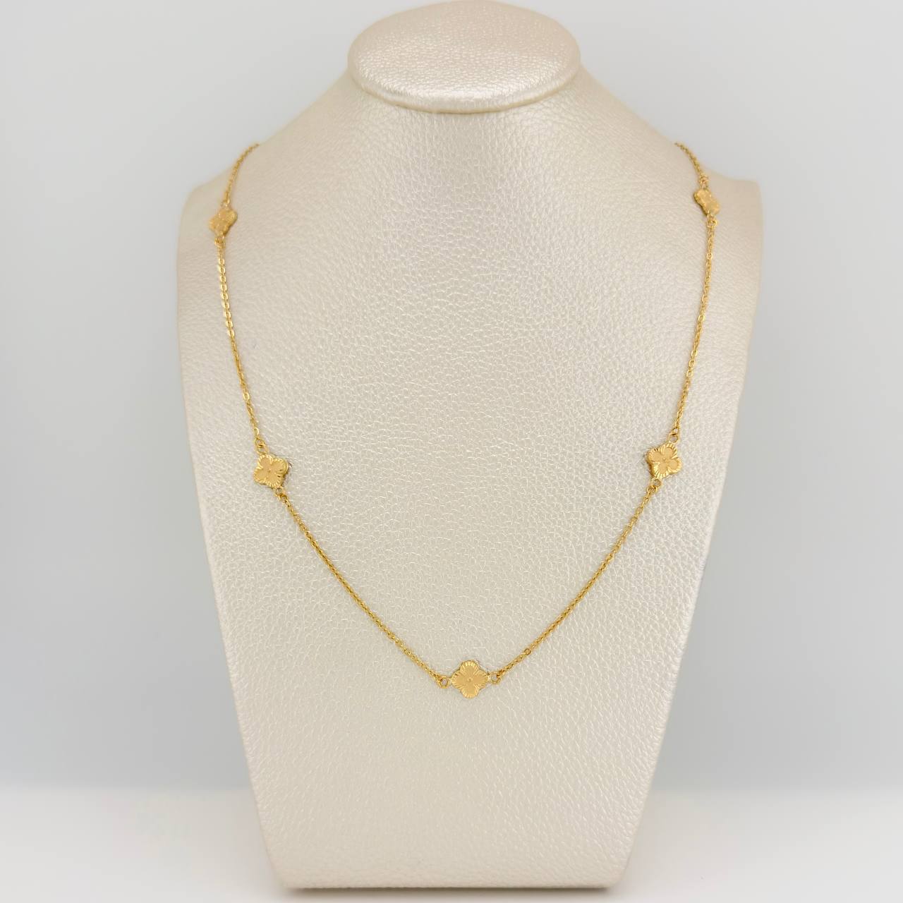 Cadena Aro Seguido Trebol 3.7gr / 45.4cm / 0.71mm Oro Amarillo 18K $