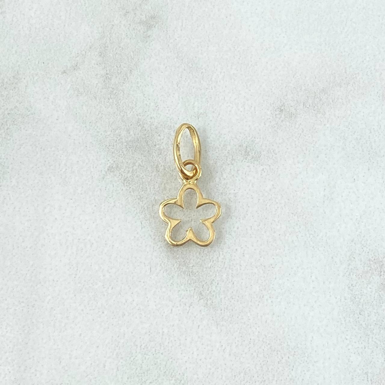 Dije Flor 0.3gr / 1.5cm / Silueta Lisa Oro Amarillo 18K *