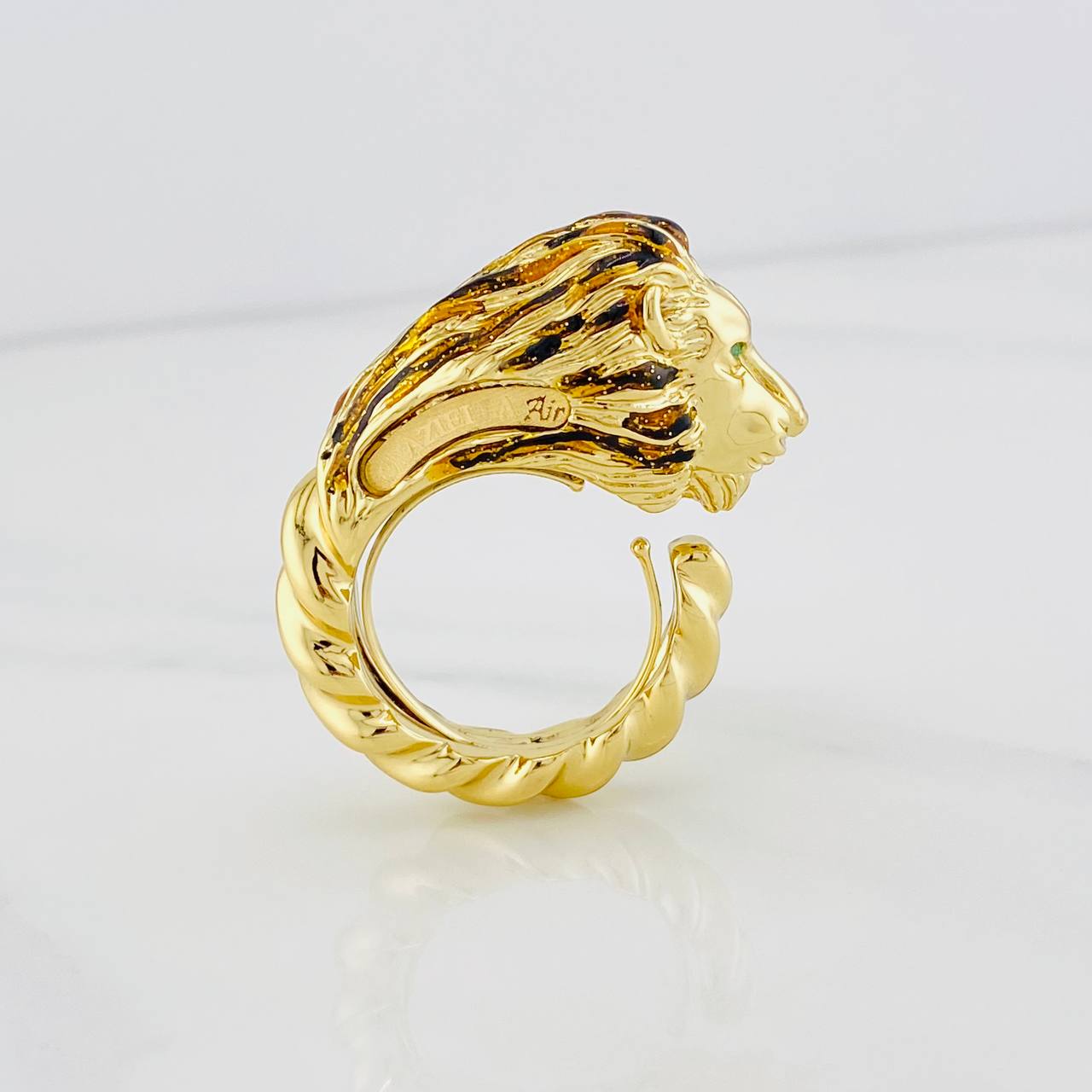 Anillo Leon 2.8g / T8 1/4 Oro Amarillo 18K