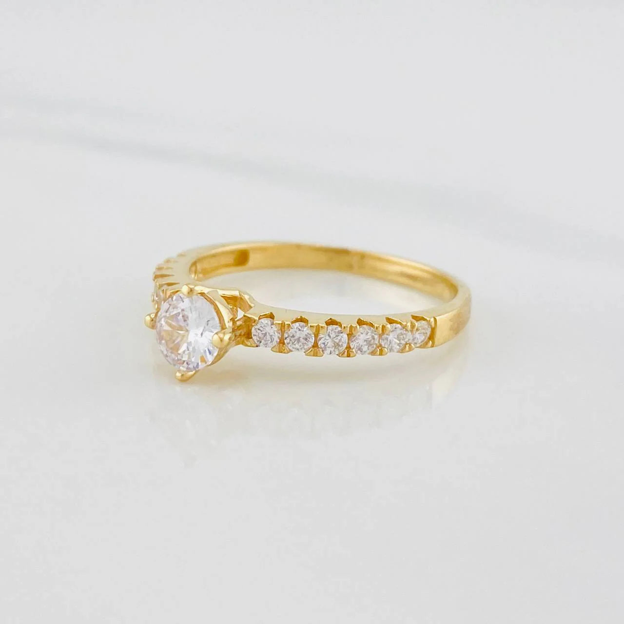 Anillo Solitario Churumbela 2.2g / T7 Oro Amarillo 18K