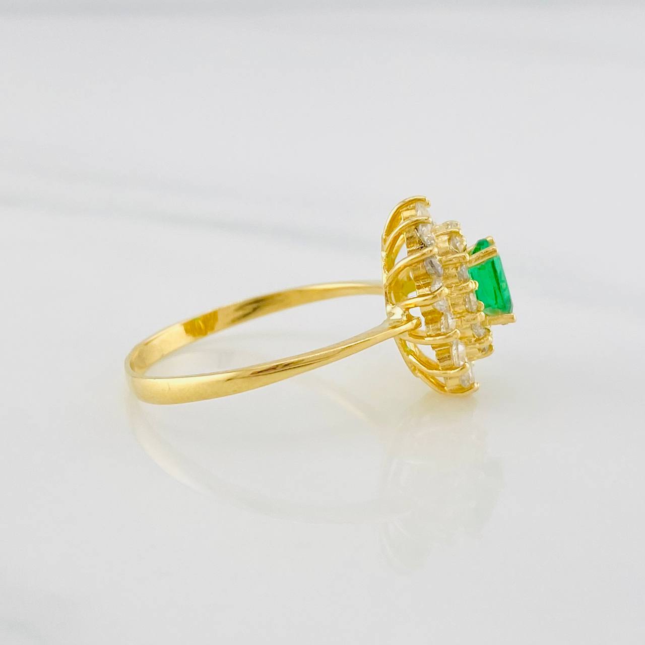 Anillo Halo flor 3g / T9 Oro Amarillo 18K