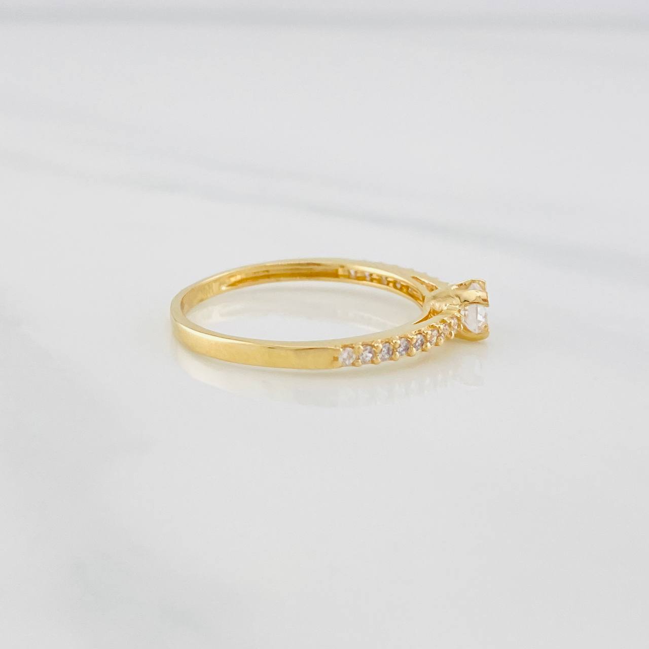 Anillo Solitario puente 1.85g / T7 Oro Amarillo 18K