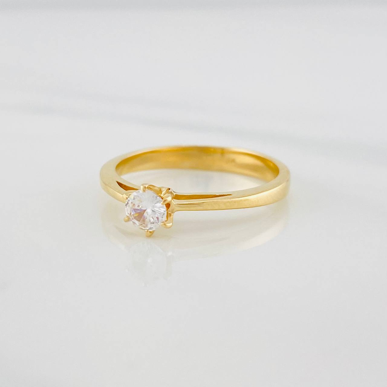Anillo Solitario puente 2.5g / T6 3/4 Oro Amarillo 18K