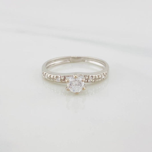 Anillo Solitario curvo 1.75g / T5 1/2 Oro Blanco 18K