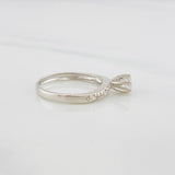 Anillo Solitario curvo 1.75g / T5 1/2 Oro Blanco 18K