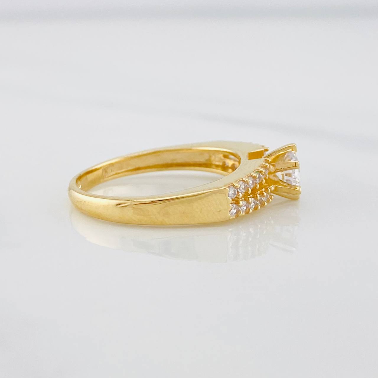 Anillo Solitario Lineas 3.35g / T6 Oro Amarillo 18K
