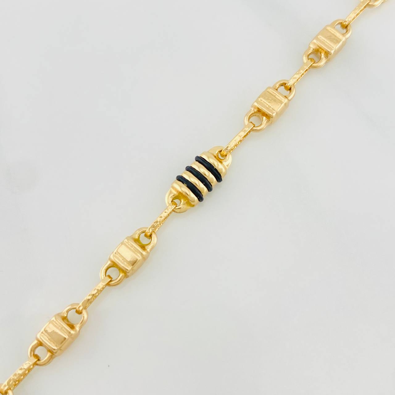 Pulso Rustico candado boya 5.8g / 22cm / 4.94mm Oro Amarillo 18K