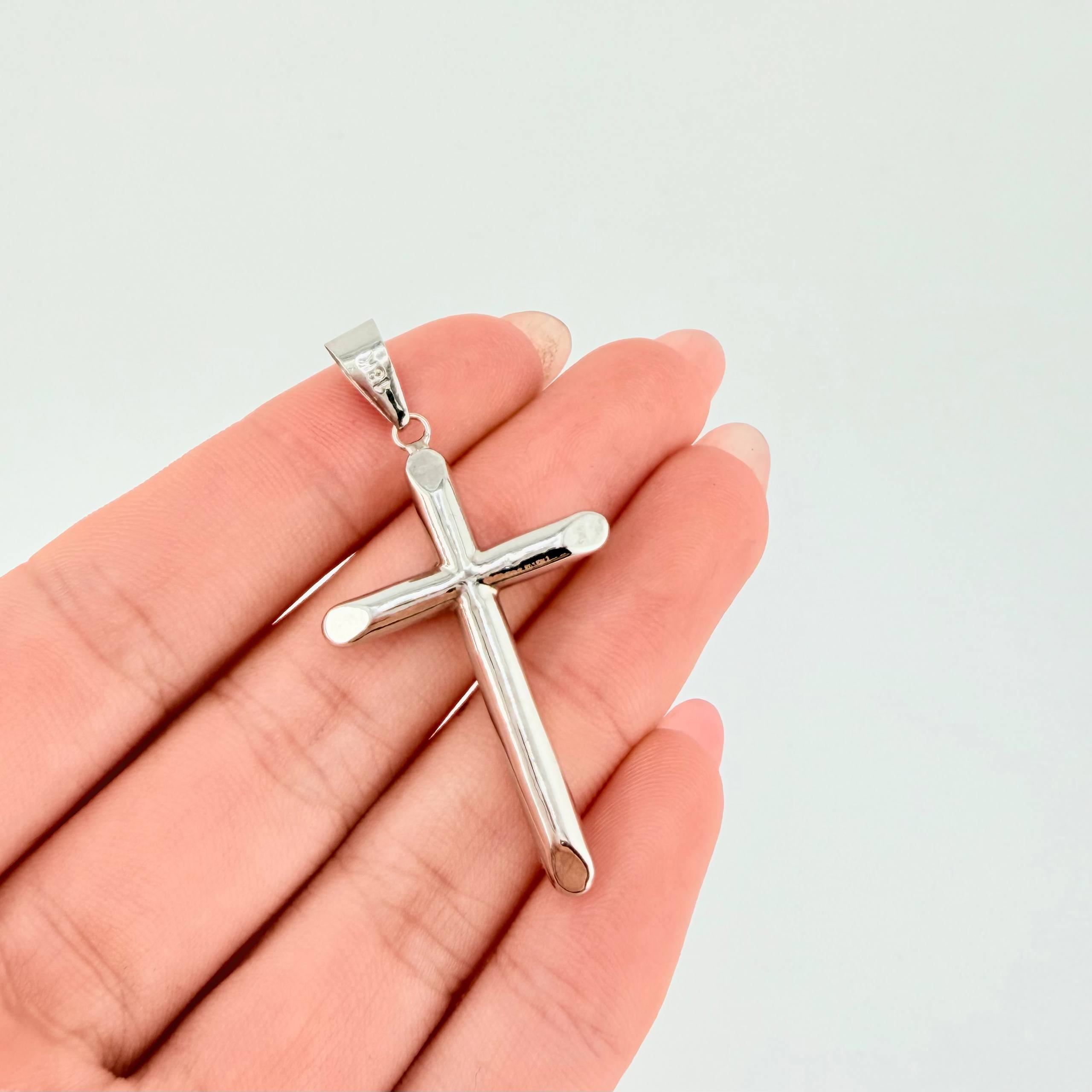 Dije Cruz Puntas Planas 1.55gr / 4.5cm / Oro Blanco 18K