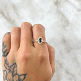 Anillo Solitario Ojo de Marqueza 2.15gr / T7 1/4 / Circones Blancos Azul Rey Oro Amarillo 18K