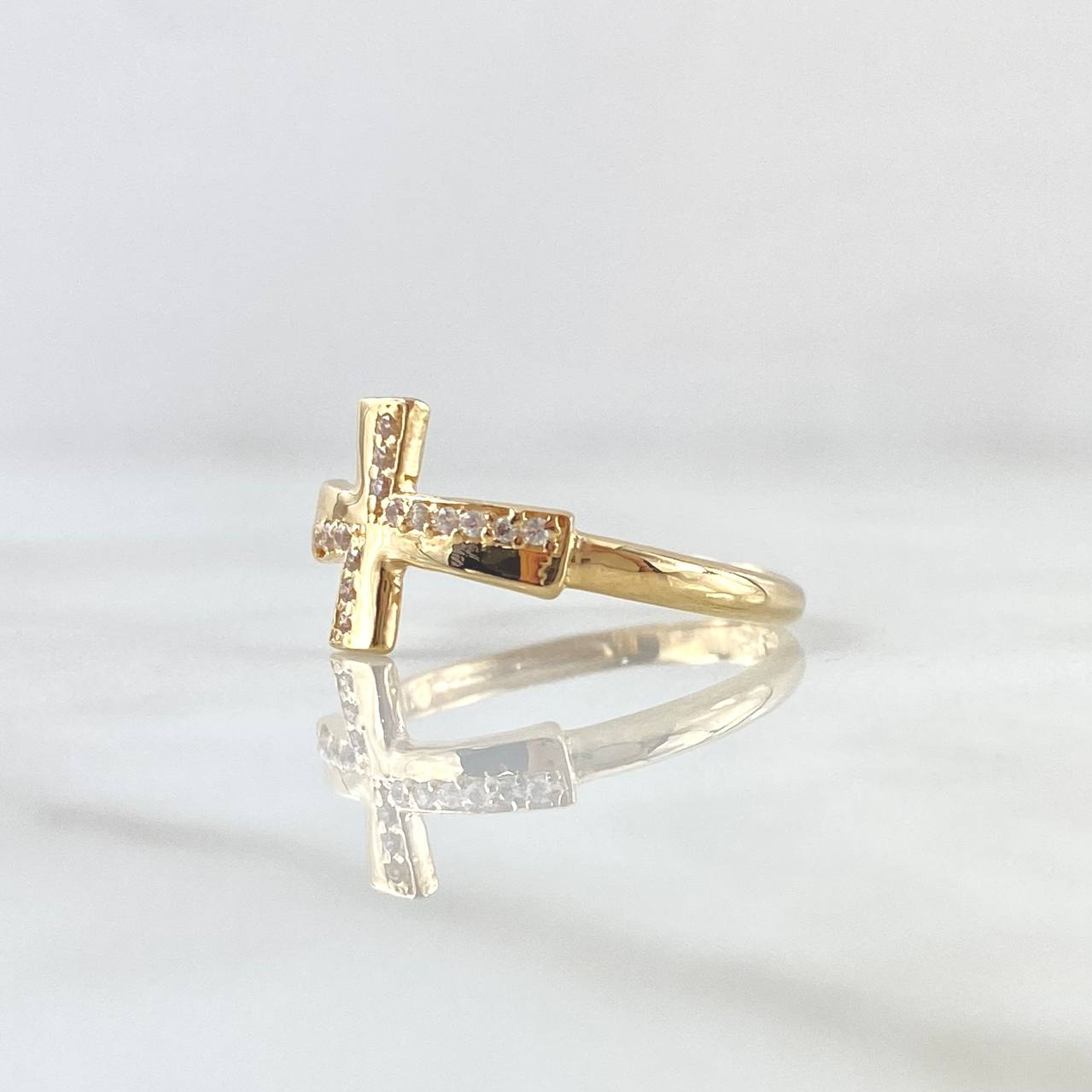 Anillo Crúz Interna 1.75gr / T7 1/4 / Circones Blancos Oro Amarillo 18K