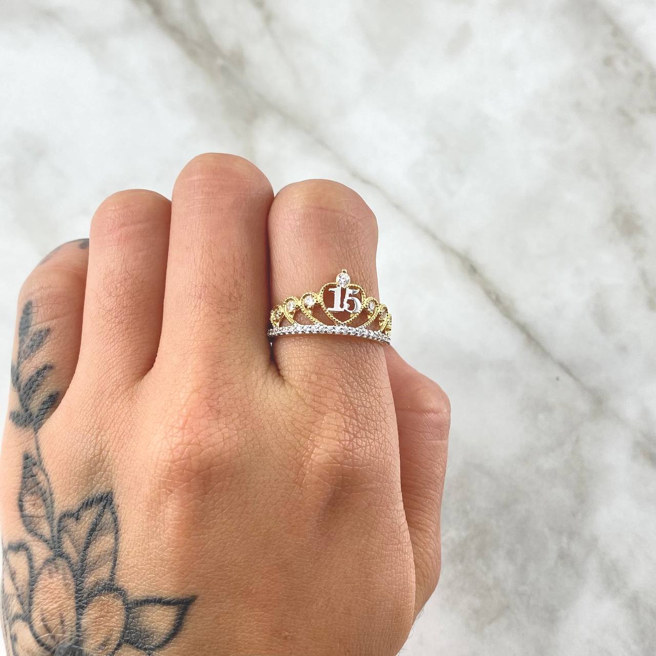 Anillo Corona Corazón 15s 2.4gr / T7 1/4 / Circones Blancos Dos Oros Amarillo Blanco 18K *