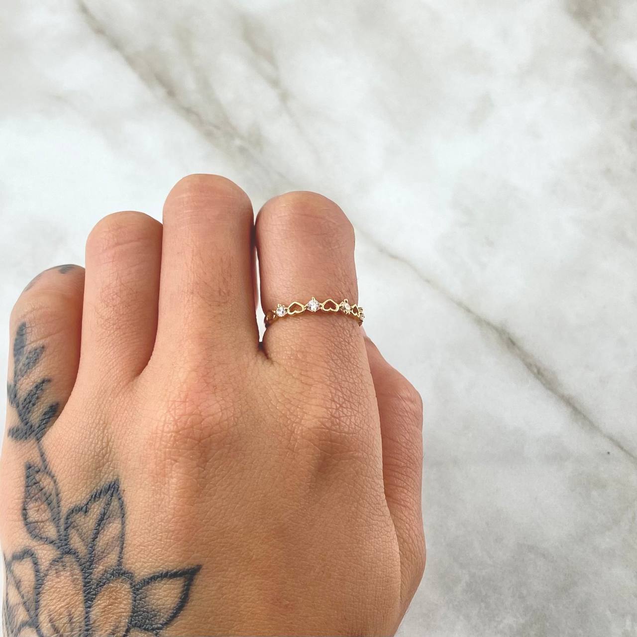 Anillo Corazones Intercalados 1gr / T6 / Circones Blancos Oro Amarillo 18K ©
