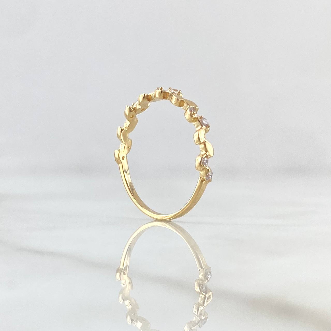 Anillo Hojas Intercaladas 1.3gr / T7 1/4 / Circones Blancos Oro Amarillo 18K  ©