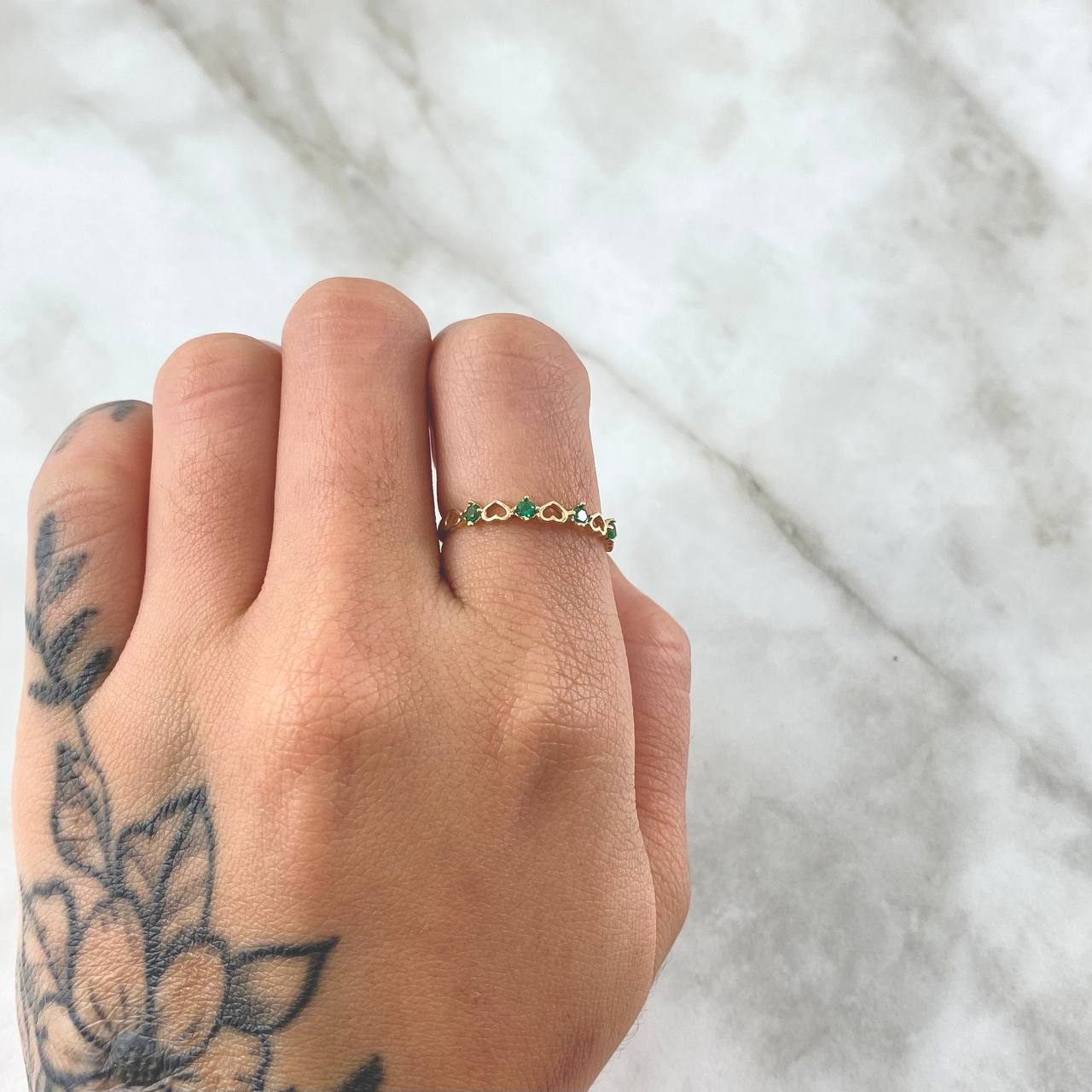 Anillo Corazones Intercalados 1gr / T6 3/4 / Circones Verdes Oro Amarillo 18K *