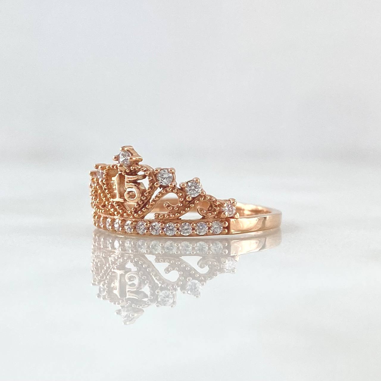 Anillo 15s Corona Punteada 2.05gr / T6 1/2 / Circones Blancos Oro Rosa 18K