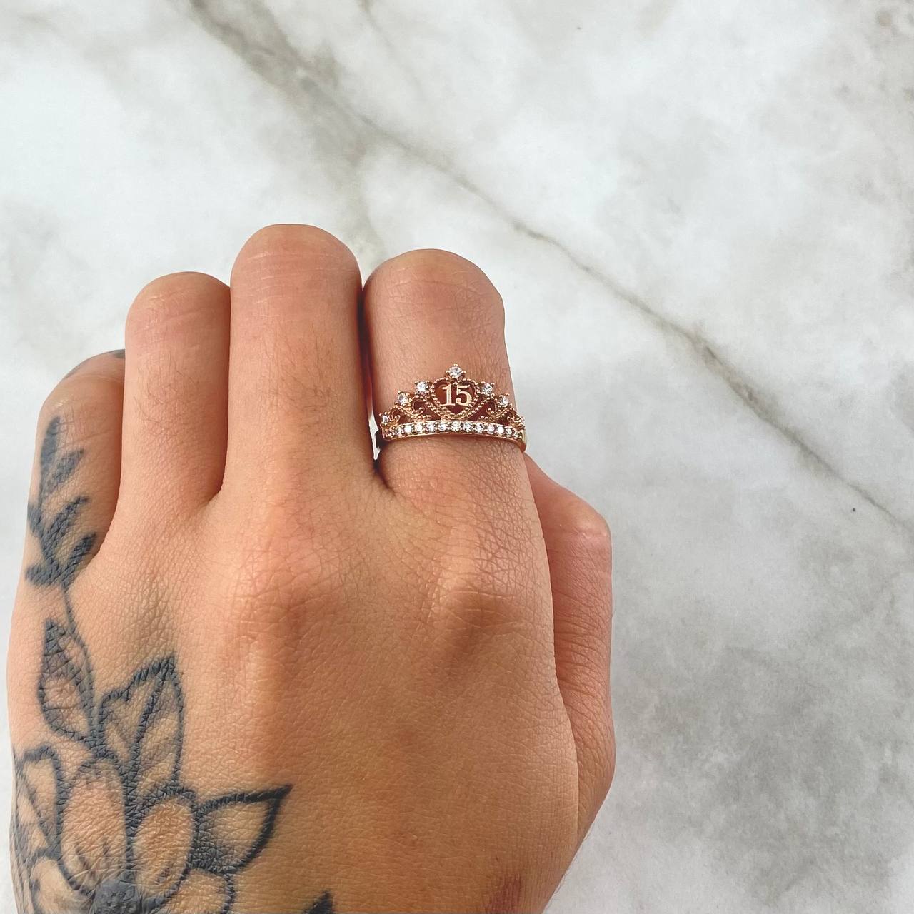 Anillo 15s Corona Punteada 2.05gr / T6 1/2 / Circones Blancos Oro Rosa 18K