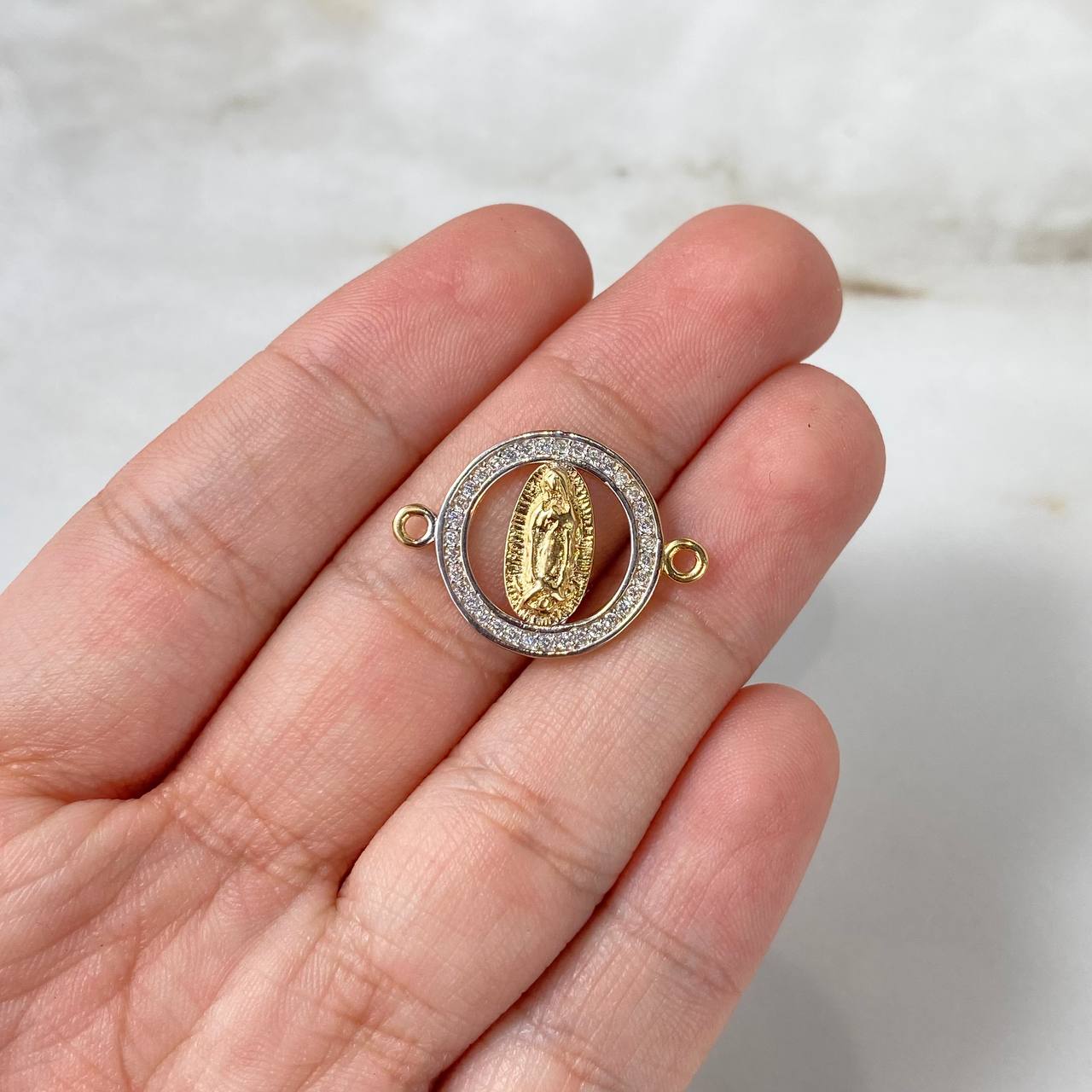 Herraje Virgen de Guadalupe 1.85gr / 2.2cm / Circones Blancos Dos Oros Amarillo Blanco ©